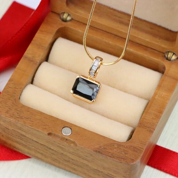 "Chic Black Emerald Cut Pendant with Gold Plated Baguette Bail, XPPT1778 - Picture 4 of 13